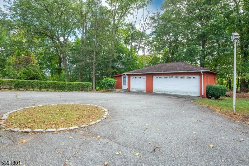951 N Beverwyck Rd, Lake Hiawatha, NJ 07054 - Image #2