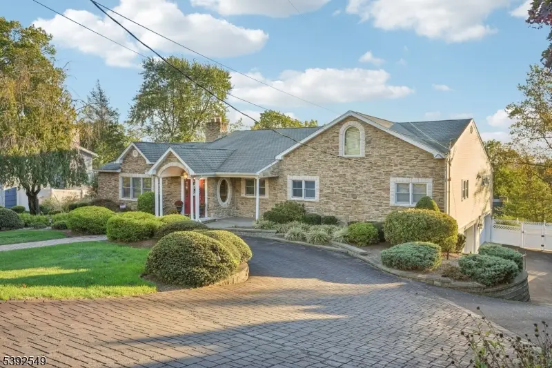 23 Surrey Dr, Wayne, NJ 07470 - Image #3