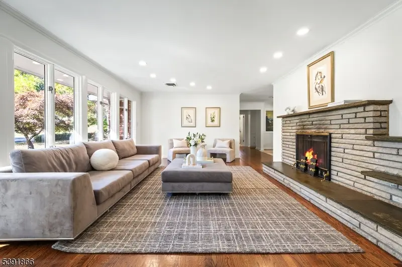 16 Crossbrook Pl, Livingston, NJ 07039 - Image #3