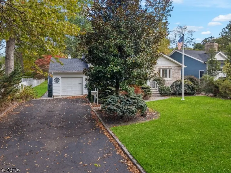 224 Princeton Ave, Berkeley Heights, NJ 07922 - Image #2