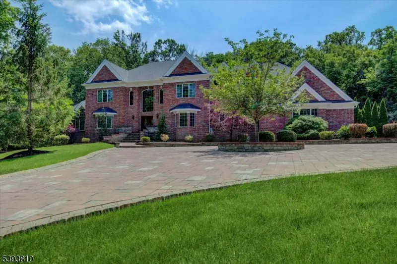 27 Parkwood Ln, Bernards, NJ 07920 - Image #2