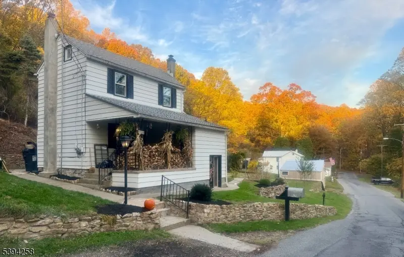 241 Lows Hollow Rd, Lopatcong, NJ 08886 - Image #1