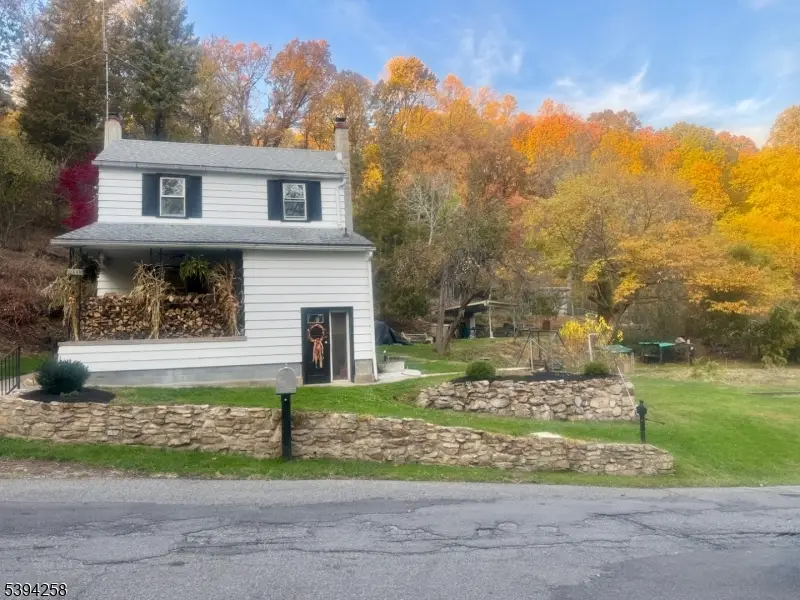 241 Lows Hollow Rd, Lopatcong, NJ 08886 - Image #2