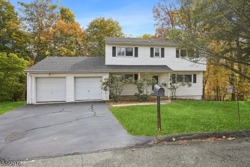 135 Marla Rd, Hopatcong, NJ 07843 - Image #2