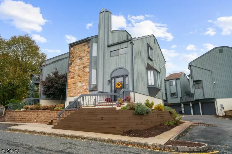 29 Trafalgar Ct, Washington, NJ 07840 - Image #2