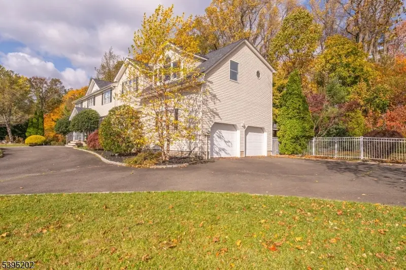 2 Unami Ln, Scotch Plains, NJ 07076 - Image #2