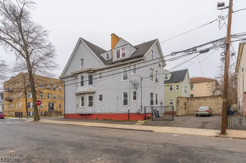 42 Fabyan Pl, Newark, NJ 07108 - Image #3