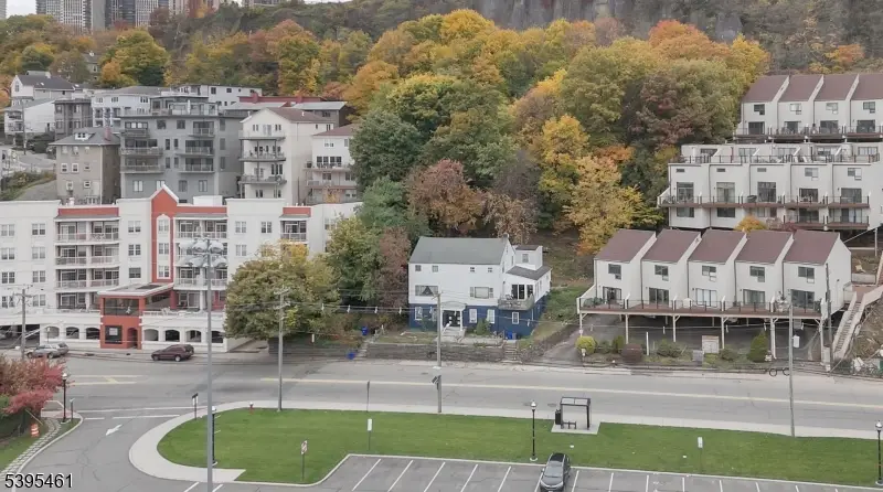 1106-1108 River Rd, Edgewater, NJ 07020 - Image #2