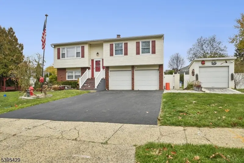 197 Powderhorn Dr, Lopatcong, NJ 08865 - Image #3