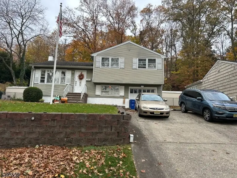 89 Knolls Rd, Bloomingdale, NJ 07403 - Image #1