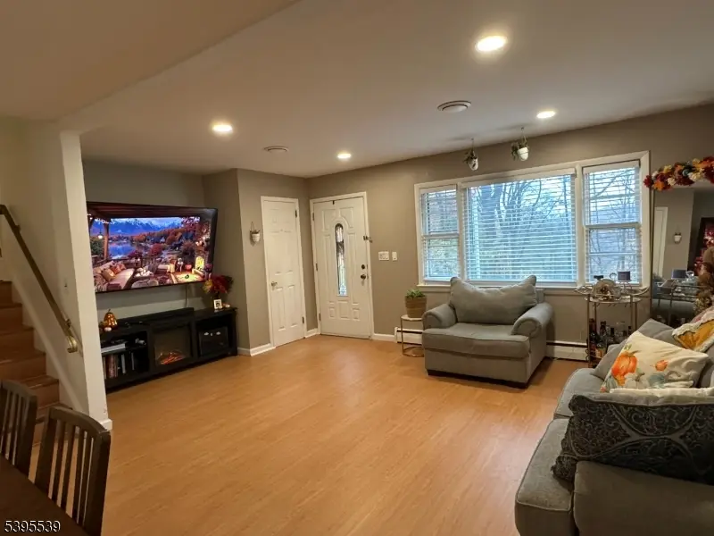 89 Knolls Rd, Bloomingdale, NJ 07403 - Image #2