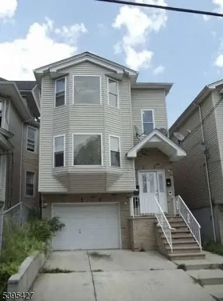 29 Mapes Ave, Newark City, NJ 07112