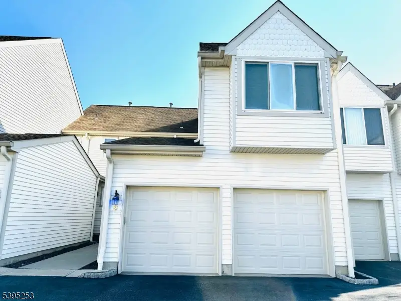 6 Hancock Ct, Montville, NJ 07045 - Image #1