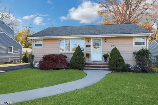 39 Powdermill Ln, Oakland Boro, NJ 07436