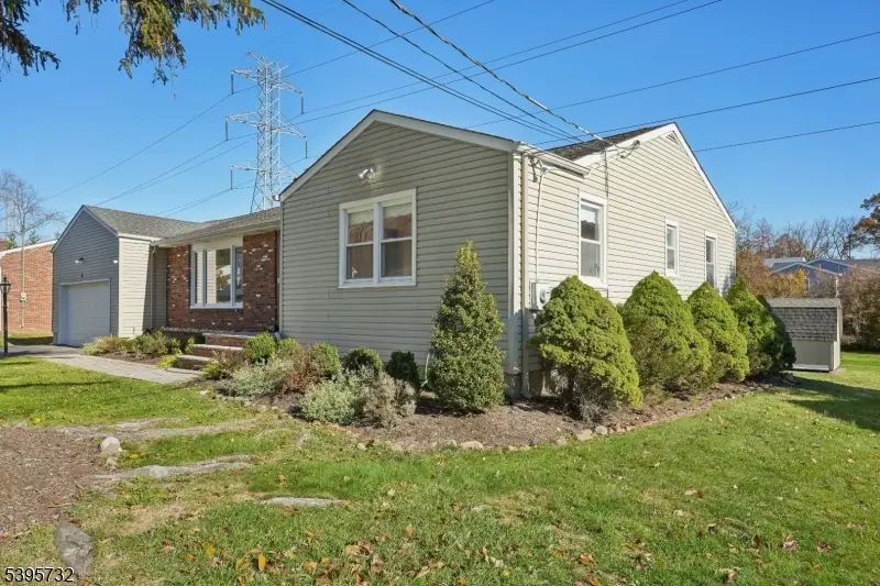 6 Arrow Dr, Livingston, NJ 07039 - Image #2