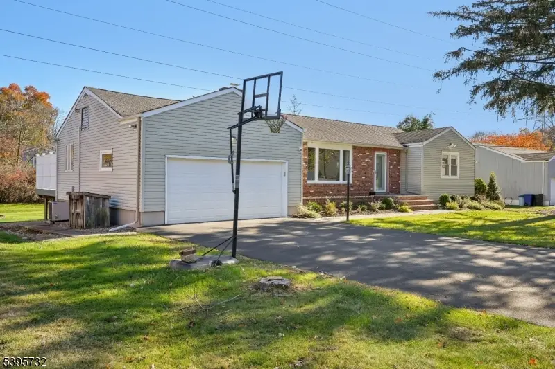 6 Arrow Dr, Livingston, NJ 07039 - Image #3