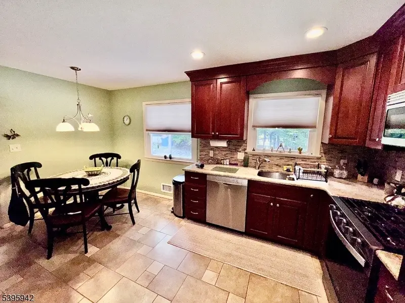 62 Fawnridge Dr, Washington, NJ 07853 - Image #3