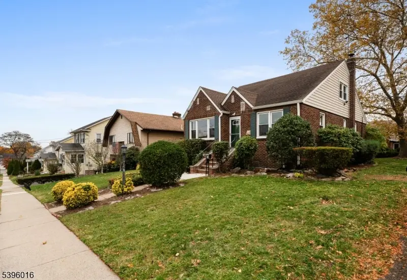 31 Rollins Ave, Clifton, NJ 07011 - Image #2