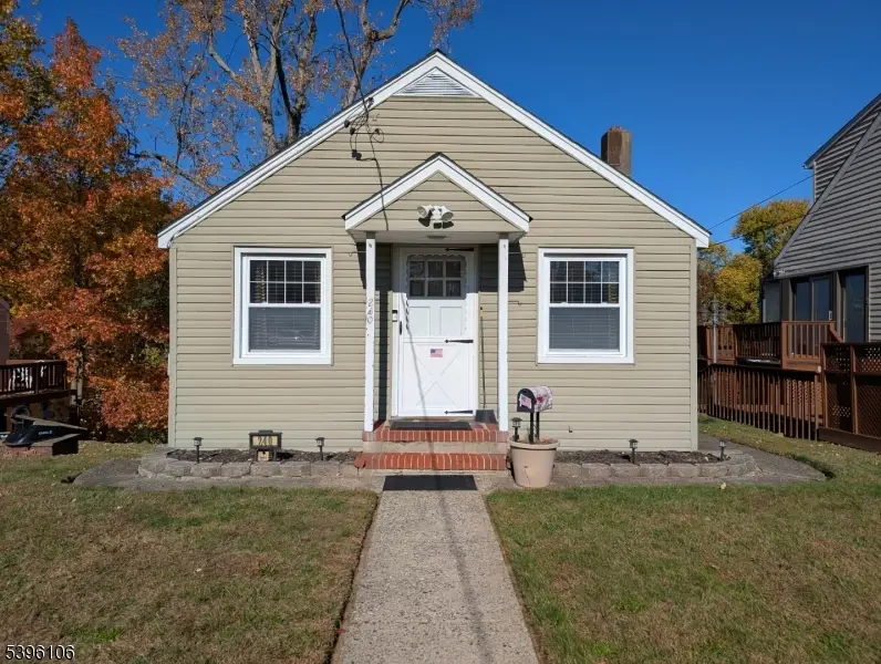 240 Woodcliff Ave, Singac, NJ 07424 - Image #1