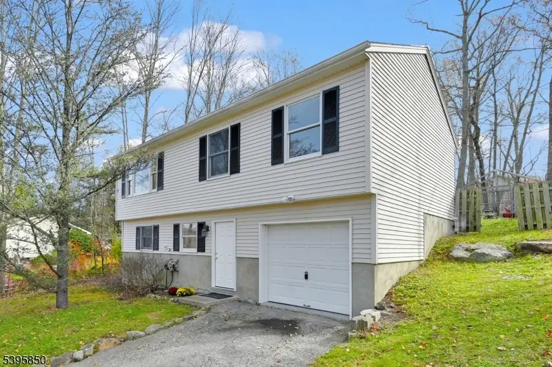 96 Papscoe Rd, Upper Greenwood Lake, NJ 07480 - Image #2