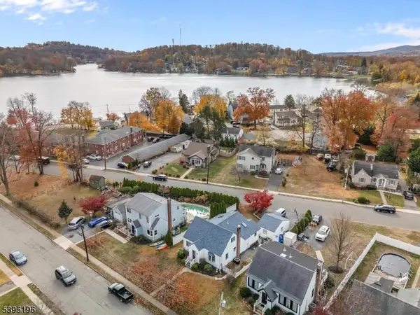 30 Schuyler Ave, Pompton Lakes Boro, NJ 07442