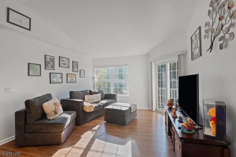 11 Parkside Ct #11, Wayne, NJ 07470 - Image #2