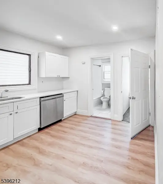 125 Fabyan Pl, Newark, NJ 07112 - Image #3