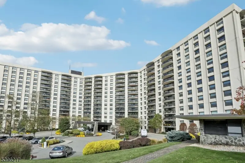 2 Claridge Dr #2NW, Verona, NJ 07044 - Image #2