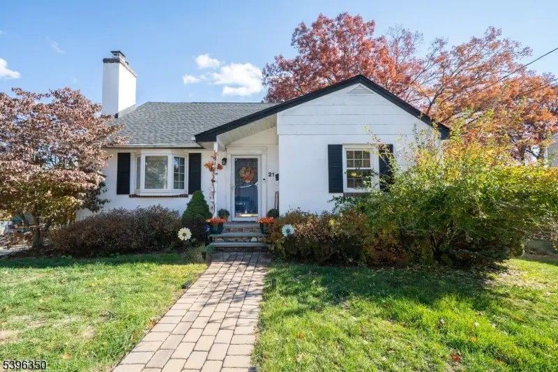 21 Sunrise Ave, Bloomingdale, NJ 07403 - Image #1