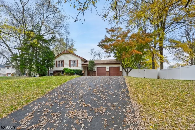 11 Woodview Dr, Robertsville, NJ 07746 - Image #3