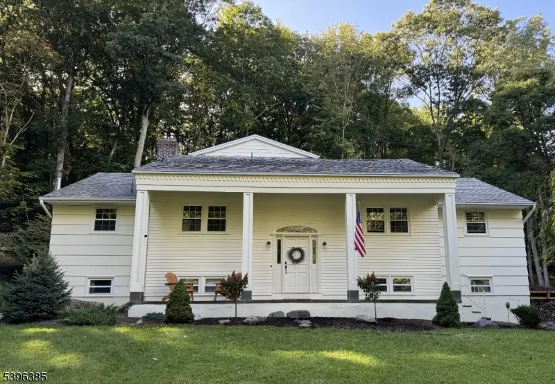 7 Kentbrook Ter, Kinnelon, NJ 07405 - Image #1