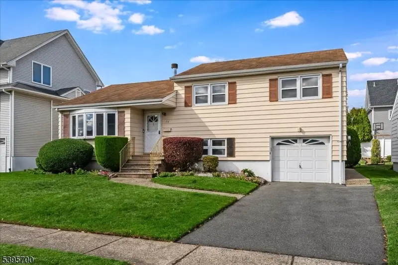 24 Lorrie Ln, Clifton, NJ 07012 - Image #2