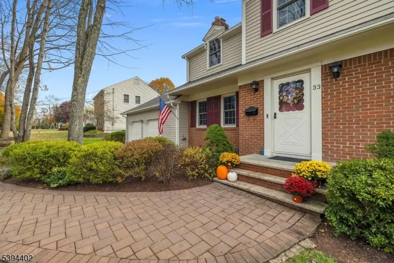 33 Bristol Ct, Berkeley Heights, NJ 07922 - Image #3