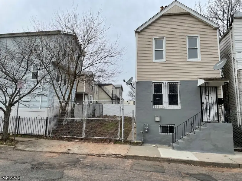 25 Kipp St, Newark, NJ 07108 - Image #2