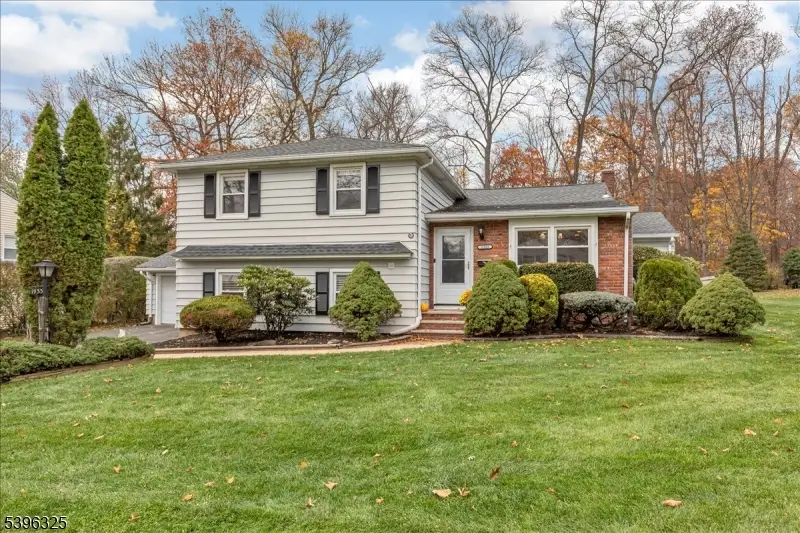 1933 Mary Ellen Ln, Scotch Plains, NJ 07076 - Image #1