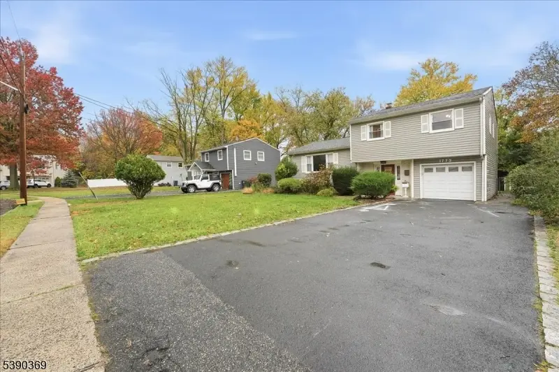 1779 Dakota St, Clark, NJ 07090 - Image #3