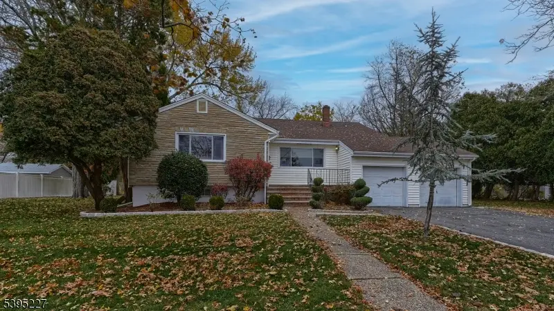 38 Augusta Dr, Preakness, NJ 07470 - Image #1