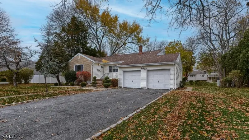 38 Augusta Dr, Preakness, NJ 07470 - Image #2