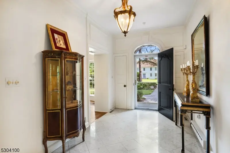 2 Canoe Ln, Roseland, NJ 07068 - Image #2