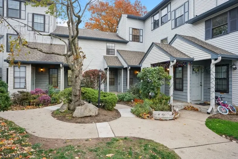 809 Woodbridge Commons Way, Iselin, NJ 08830 - Image #1