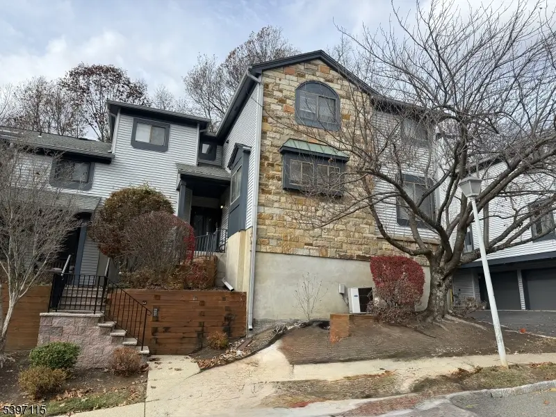 39 Overlook Dr, Independence, NJ 07840 - Image #1