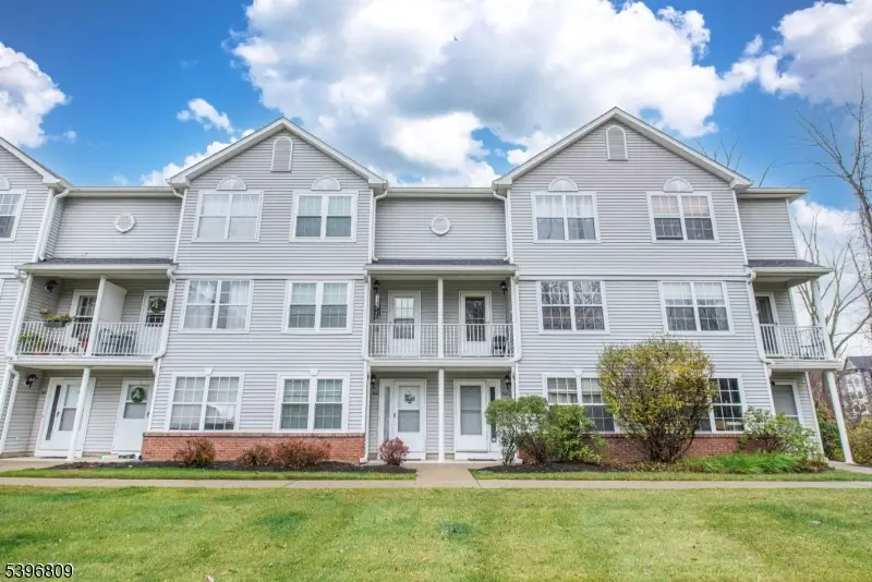 305 Tulsa Ct, Independence, NJ 07840 - Image #1