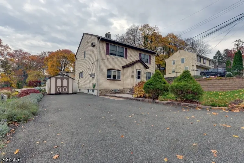 27 Iroquois Avenue, Lincoln Park, NJ 07035 - Image #2