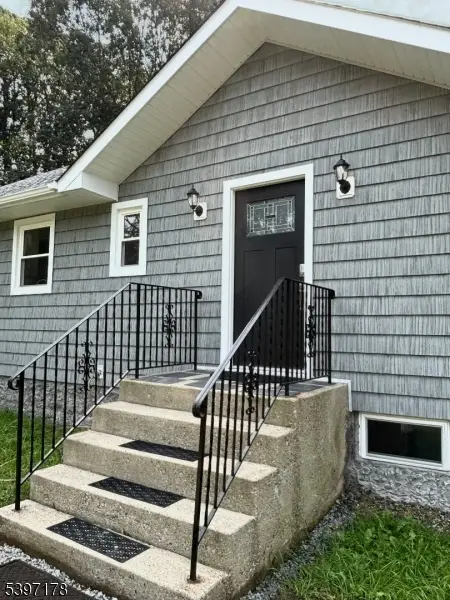 189 Stonegate Ln, Stanhope, NJ 07874 - Image #3