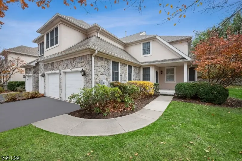 14 Hadley Ct, The Hills, NJ 07920 - Image #1