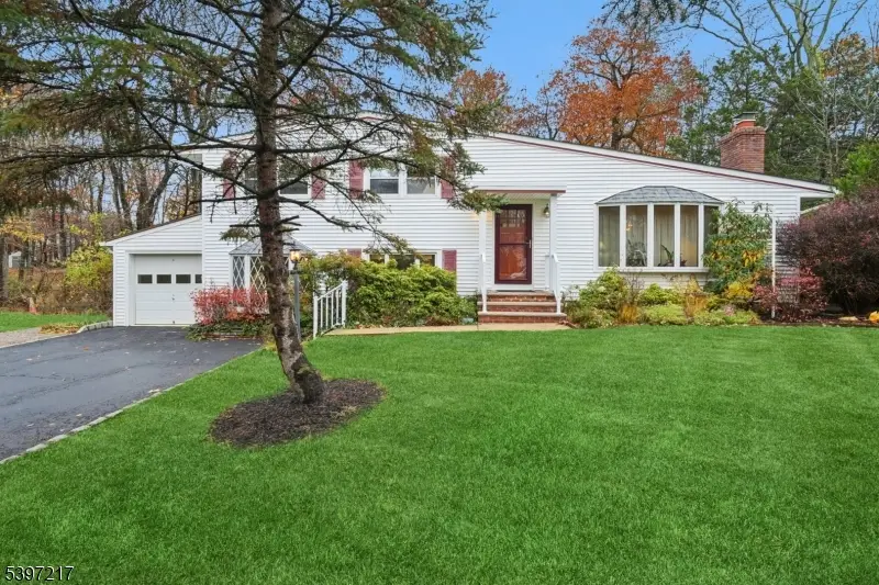 86 Orion Rd, Berkeley Heights, NJ 07922 - Image #1