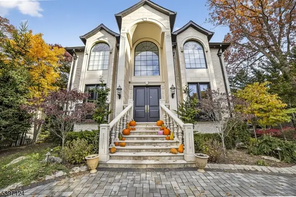 1096 Briar Way, Fort Lee Boro, NJ 07024