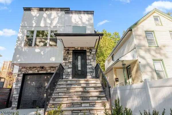 63 Oak St, East Orange City, NJ 07018