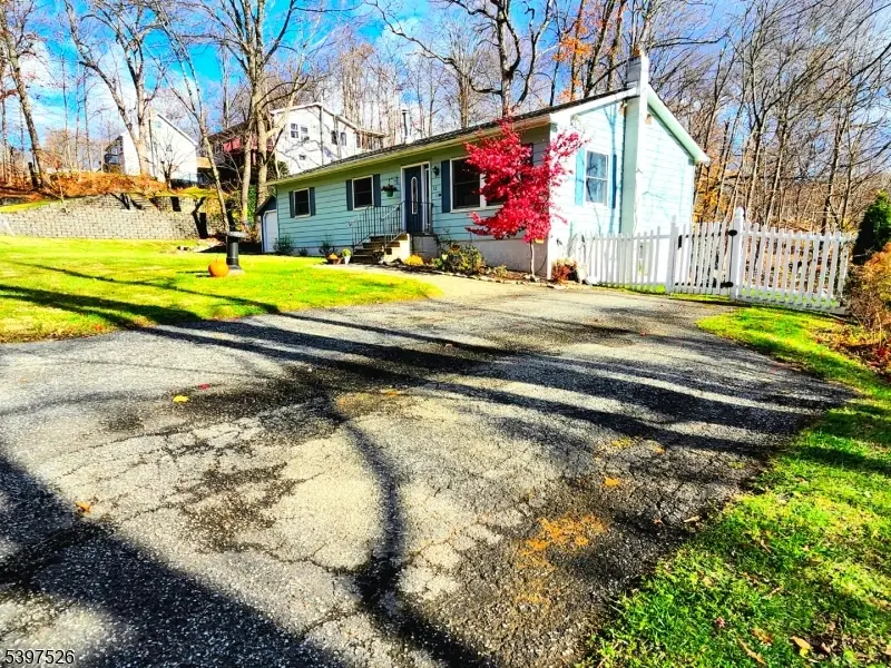 12 Old Coach Rd, Vernon Township, NJ 07462 - Image #2