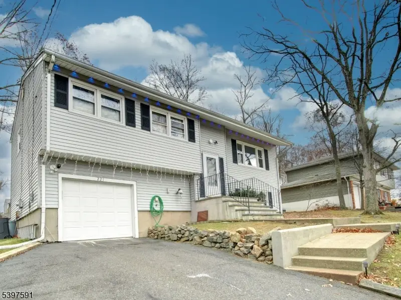 221 Chincopee Ave, Hopatcong, NJ 07843 - Image #2